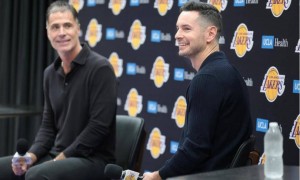 原创 
            湖人决定提前续约雷迪克5年4500万，究竟是明智之举还是风险操作？