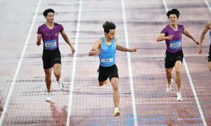 全运会｜田径综合：多名“00后”风雨中摘首金