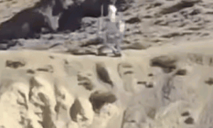 印度人还在傻笑：中印边境，解放军用机器人站岗