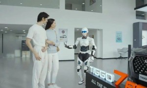 具身智能，吉利不想赶晚集