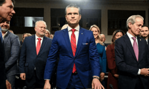 局势反转出乎意料！美战机被导弹击落，谁干的？调查结果公布，英法俄失声，特朗普怕啥来啥