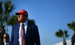 美军不宣而战！特朗普被联手逼宫，泽连斯基或提前下台？乌前总理曝出猛料：白宫已经在物色人选