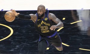 记者:詹姆斯坚持要求东契奇在首发介绍环节压轴出场