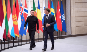 泽连斯基非去莫斯科一趟不可？普京发冲突预告，微妙时刻，基辅政府大楼遭袭，不简单