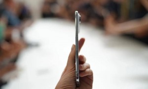 原创 
            库克尴尬了，重磅手机iPhone Air，反成了大输家