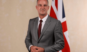 阅兵后欧洲高层接连访华，中方最高规格接待，英国公开喊出一句话！