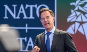 DF61导弹亮相阅兵，北约秘书长破防了，他给32国，发出了一道警告