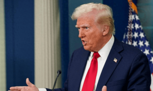 美国又翻车了？特朗普刚把委内瑞拉设为禁飞区，美军AV-8B就冲出跑道！