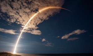 原创 
            SpaceX指责中国卫星太空别车？200米险撞背后，谁在制造轨道危机