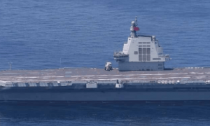 现代级巨舰打头阵，福建舰穿越台岛海峡！日本军机紧急起飞