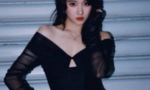 原创 
            分手传闻7月后，关晓彤高调官宣喜讯，全网恭喜，终于等到这一天