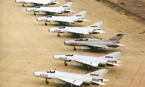 日本卫星偷拍到中国机场：密密麻麻的战机，疑惑道：咋有这么多？