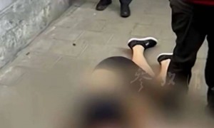 乌克兰前议长当街被打8枪身亡，视频曝光：枪手扮成外卖小哥，背黄色外卖包，从背后开枪！泽连斯基下令启动大搜捕，俄方：另有内情