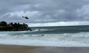 中国驻悉尼总领馆确认：25岁中国籍女子在悉尼海滩遇难；凌晨4点游泳被巨浪卷入海中