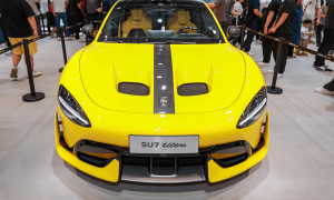 小米汽车“挖孔机盖”案再开庭，法务辩称雷军多次不建议购买，相关微博已删不存在误导